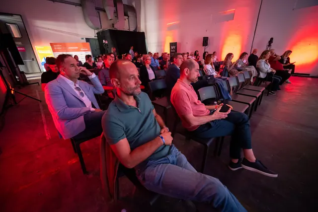Kad učionica postane virtualna, tko ostaje stvaran? – AI, VR i ono što se ne može digitalizirati u obrazovanju · Education.Weekend 2026