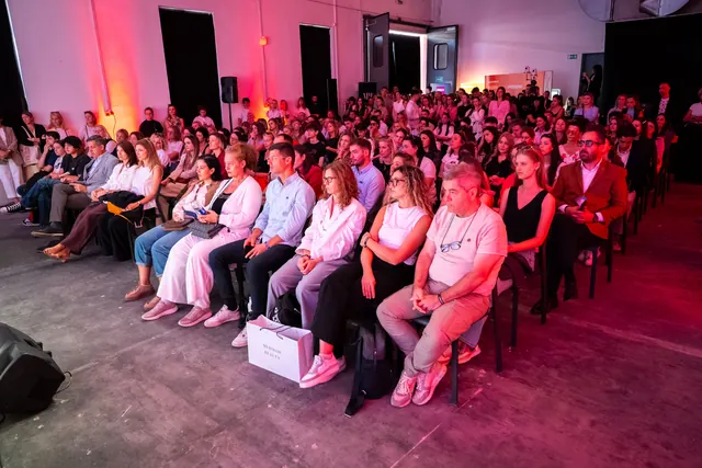 Krhka generacija u okovima skrolanja, trolanja i lajkanja: mentalno zdravlje mladih u digitalnom dobu · Education.Weekend 2026