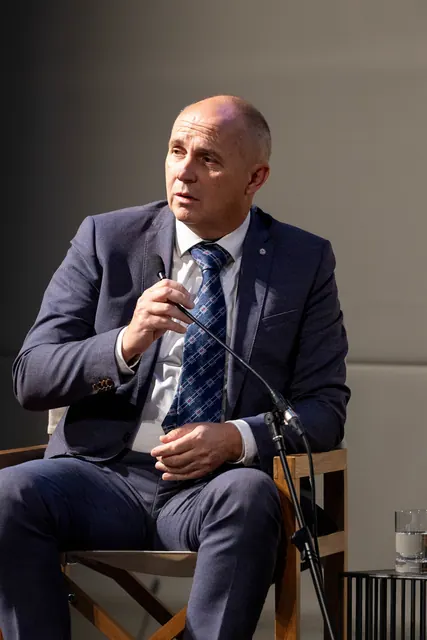 Električna mreža ili sloboda? Decentralizacija protiv regulacije · Energy.Weekend 2026