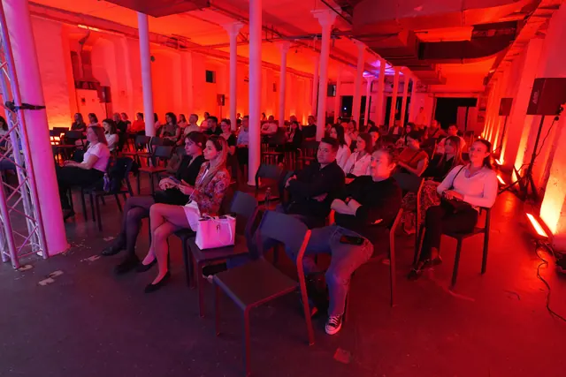 Korporativna mašinerija vs. startup kaos: Kako se uistinu donose inženjerske odluke? · Tech.Weekend 2026